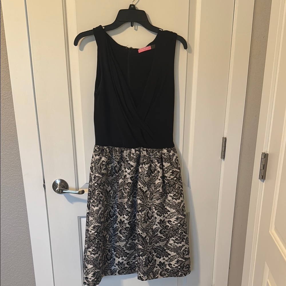 Isaac Mizrahi Black and White Sleeveless A-Line Midi